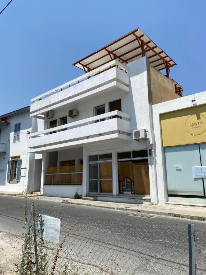 Past Or Tail Hostel Larnaca Exterior foto