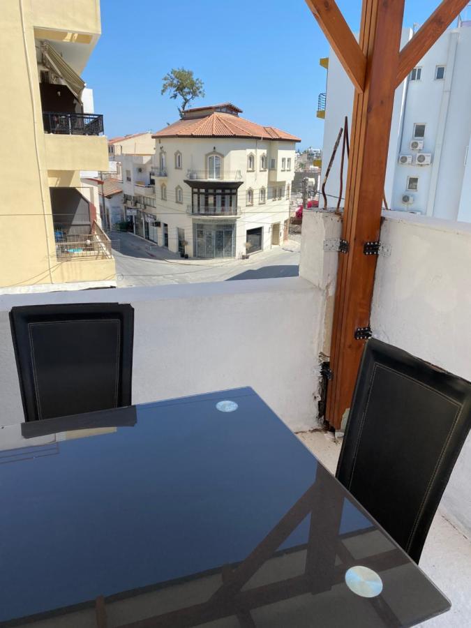 Past Or Tail Hostel Larnaca Exterior foto